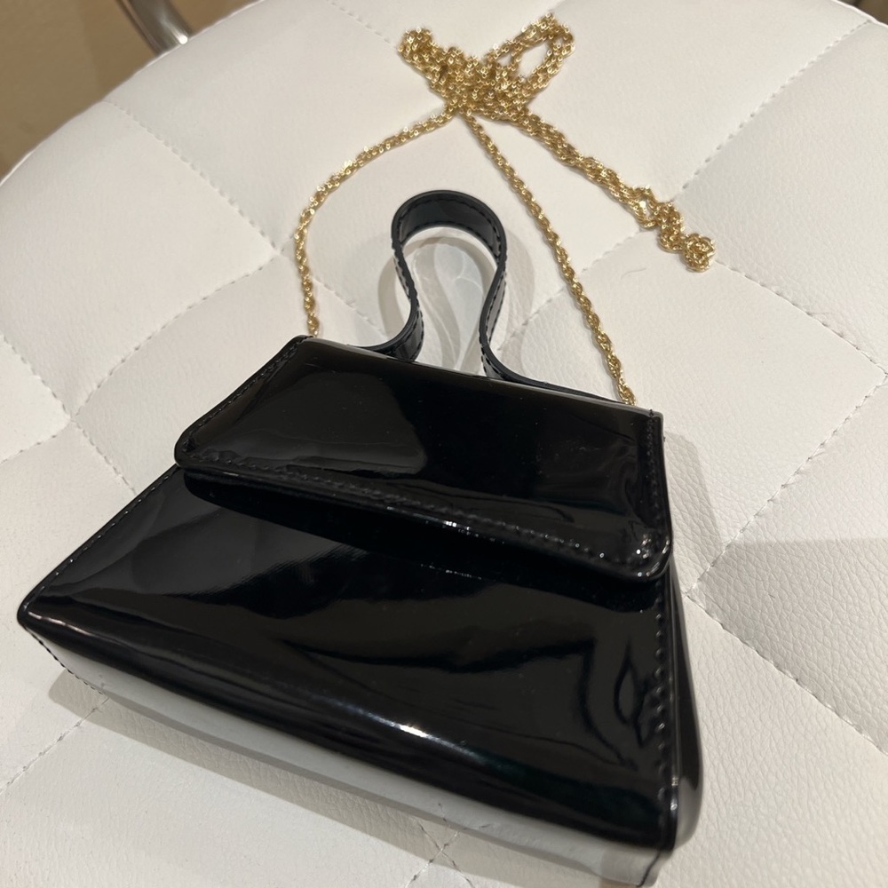 Crossbody mini black purse :)